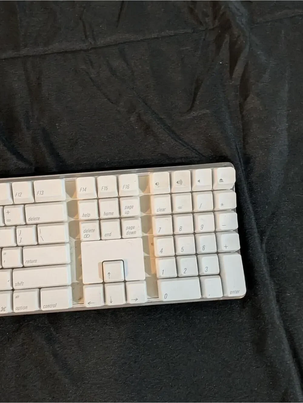 Apple Wireless Keyboard Full Size with Numeric Keypad White